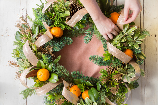 11 SLPC Project Wreath Deck the Halls Holiday How to 20171201 X21A7617 600x400