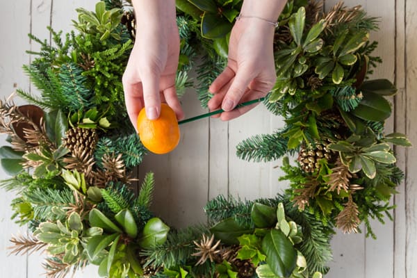 9 SLPC Project Wreath Deck the Halls Holiday How to 20171201 X21A7590 600x400